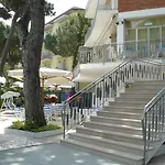 Sayonara Hotel