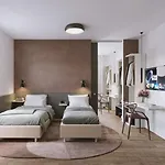 Sayonara Hotel